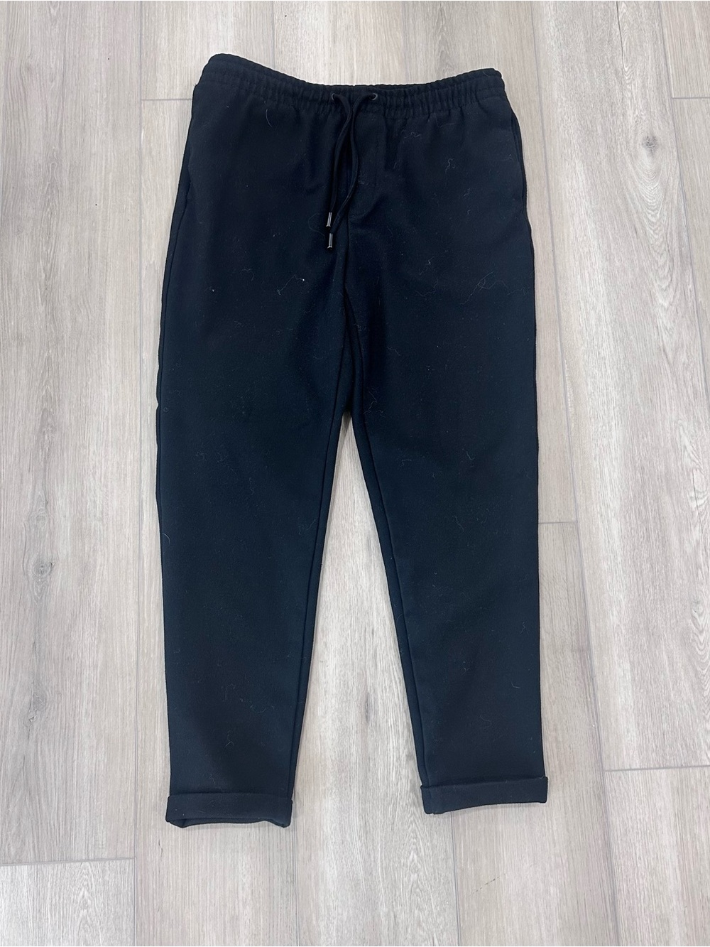 Zara man rolled hem black joggers  large 
Elastic waist
